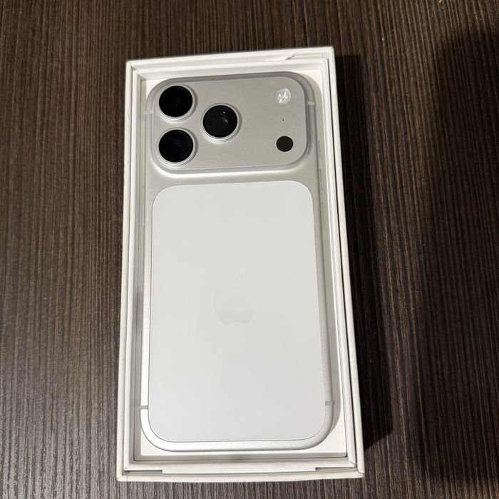 iPhone 17 Pro с гаранция