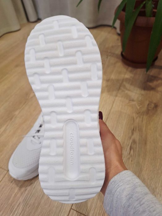 Маратонки Адидас бели 37 1/3