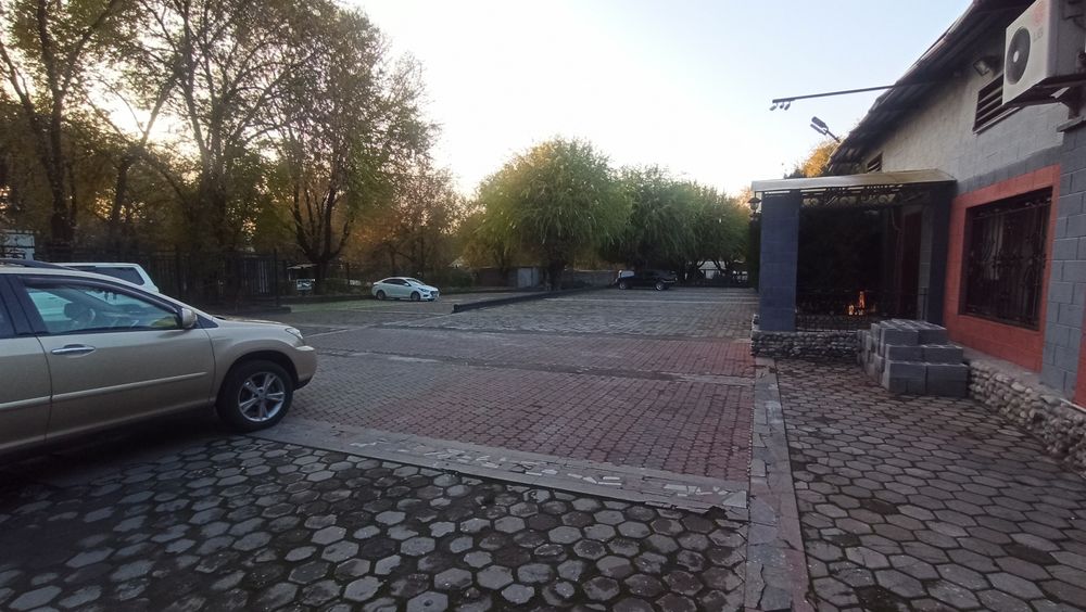 Продаётся участок в городе- 0,5 гектара