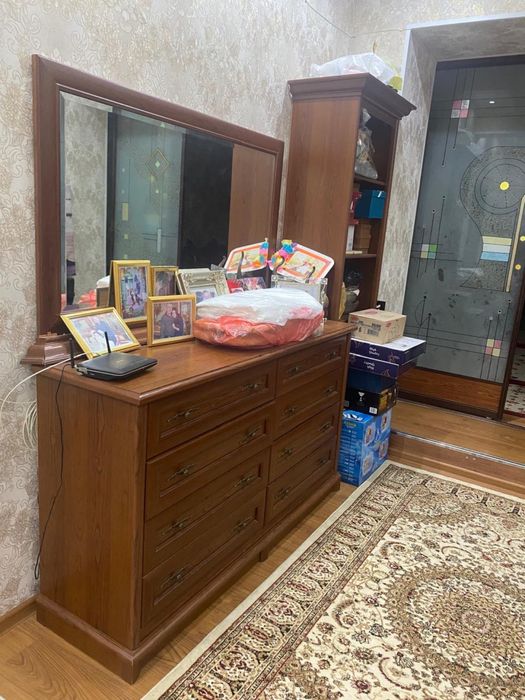 Продам стулья,диван , прихожий ,стол -стулья ,стенка