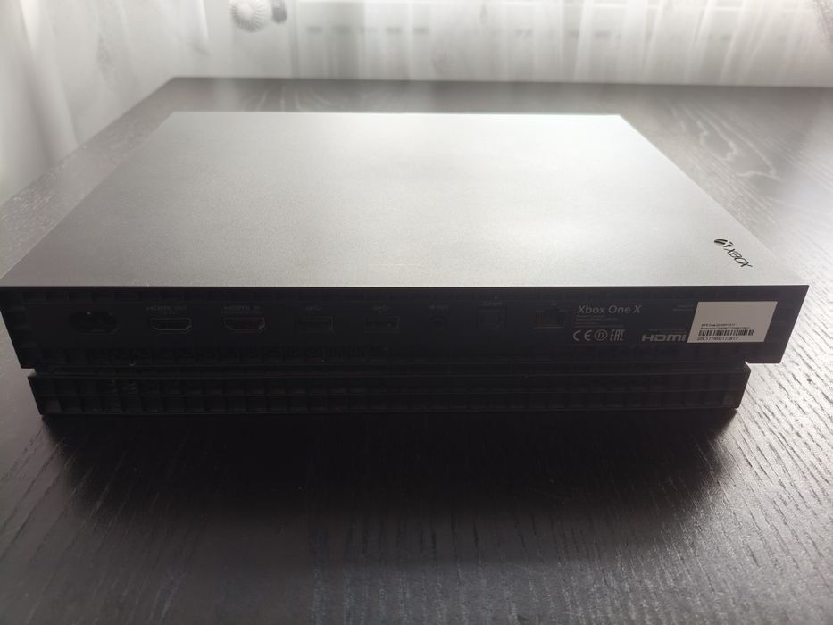 Xbox one x 1 tb + 13 jocuri