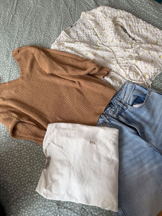 Продавам 4 чифта дрехи за 30€общо.