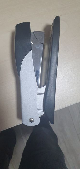 Capsator hârtie birou
