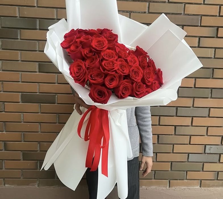 Сделайте подарок женщина на 8 марта