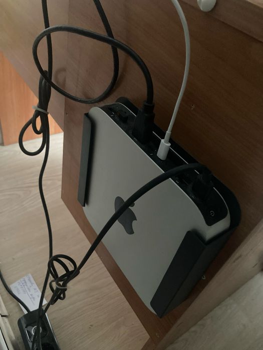 Mac mini M1 , Dell P2722H и мишка и клавиатура Logitech 3 Master