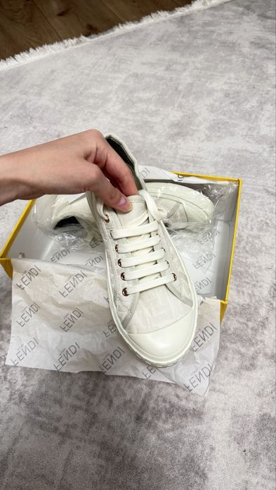 Fendi кеды новые