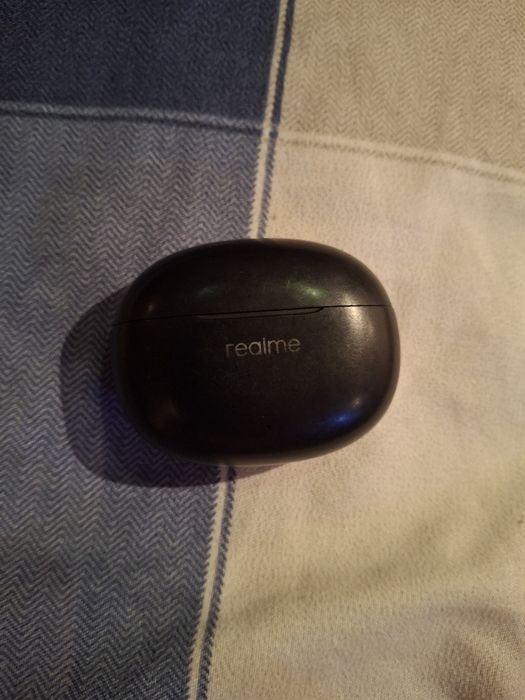 Продам срочно наушники беспроводные Realme.