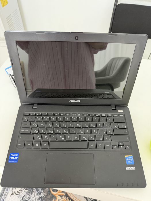 Ноутбук Asus рабочий. В городе пользовалась чисто для работы