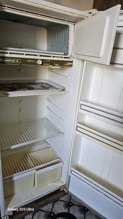 Холодильник сотилади.