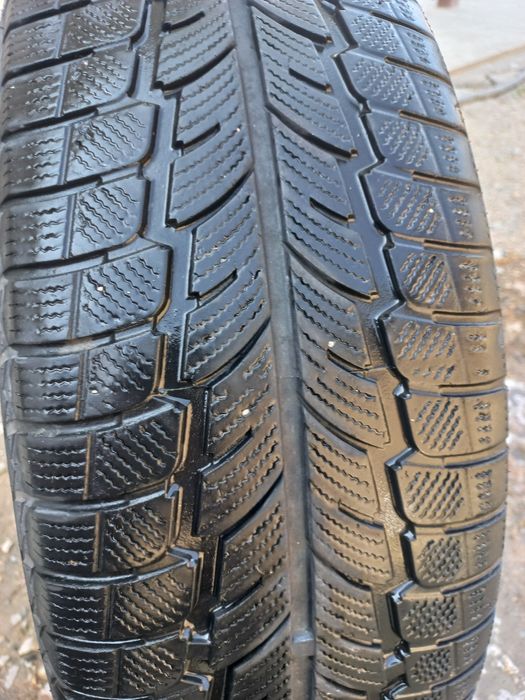 Зимние шины 235/65/R17