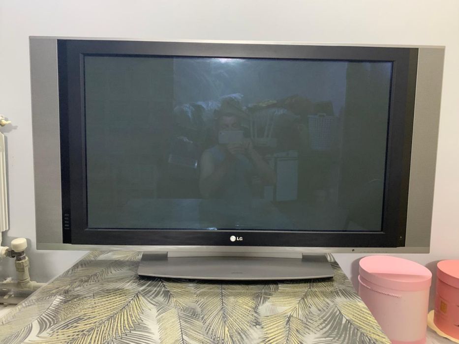 Продам телевизор LG в рабочем состоянии.