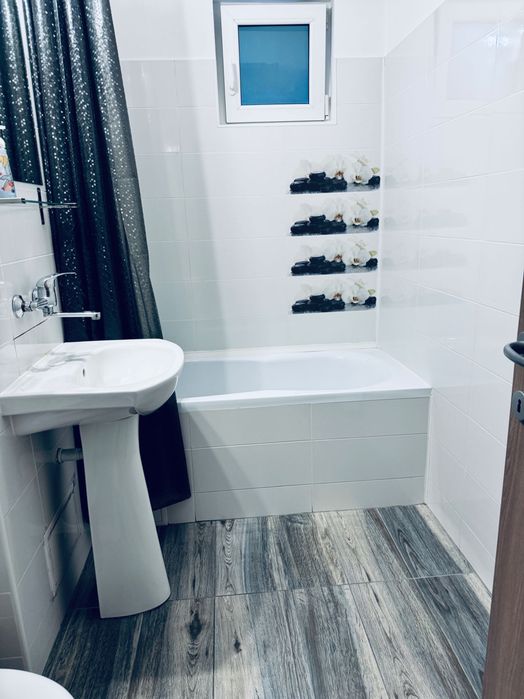 Inchiriez apartament