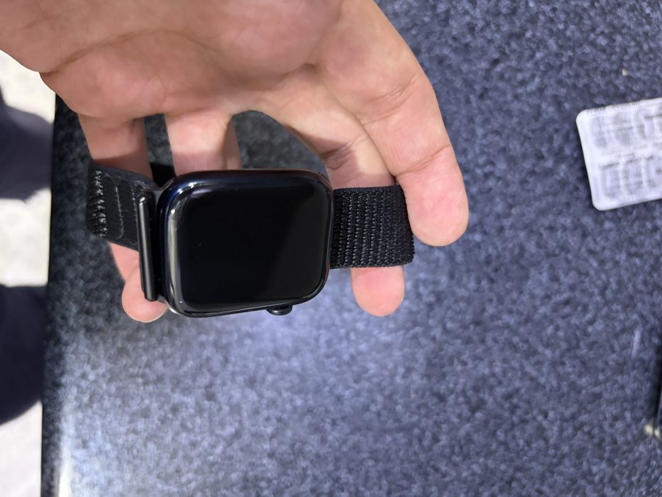 Apple watch 7.45 holati zor  ideal oqip tel qlila
