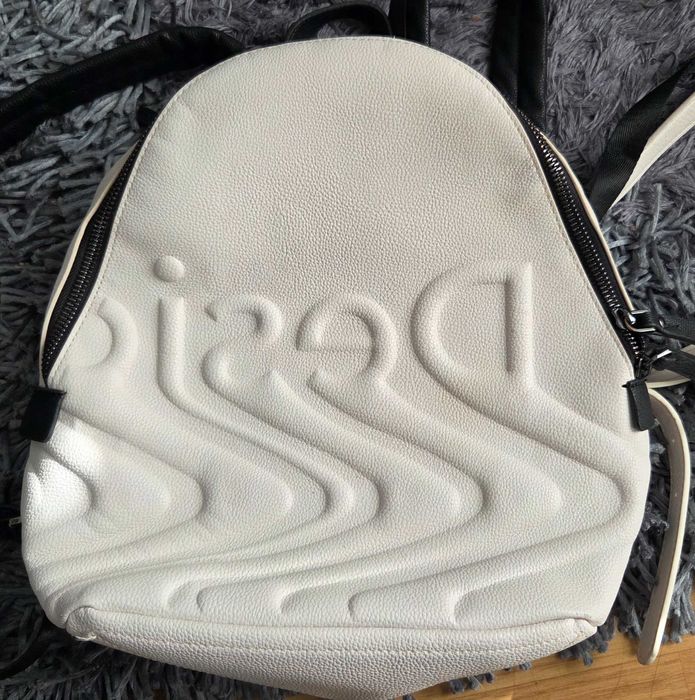 Разпродажба на дамски чанти в перфектно състояние