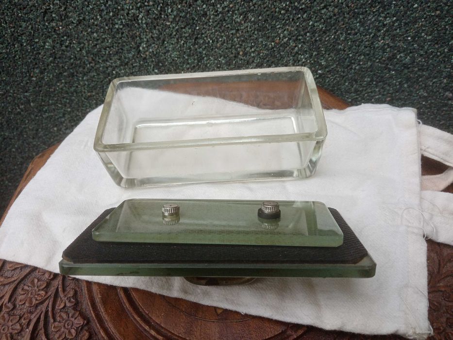 Антикварна стъкленица за стерилни материали. Ретро медицинско стъклено