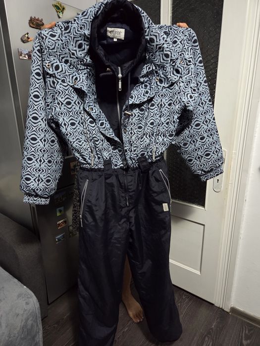 Costum de ski nou