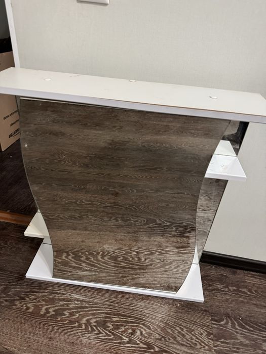 Зеркало с полкой  для ванной комнаты