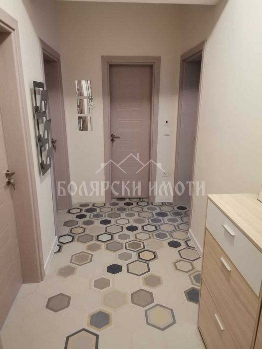 Дава се под наем Тристаен апартамент в Велико Търново, Център - 80 кв.м за 408 € - Снимка #8