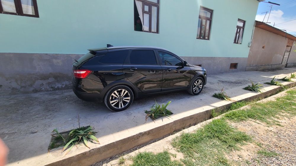 Lada vesta cros bir qol minilgan