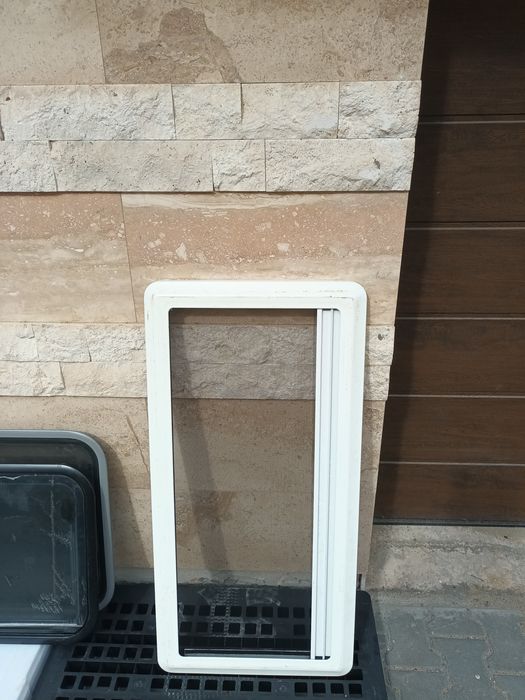 Врати(сервизни) ,комарници  и прозорци за Кемпери