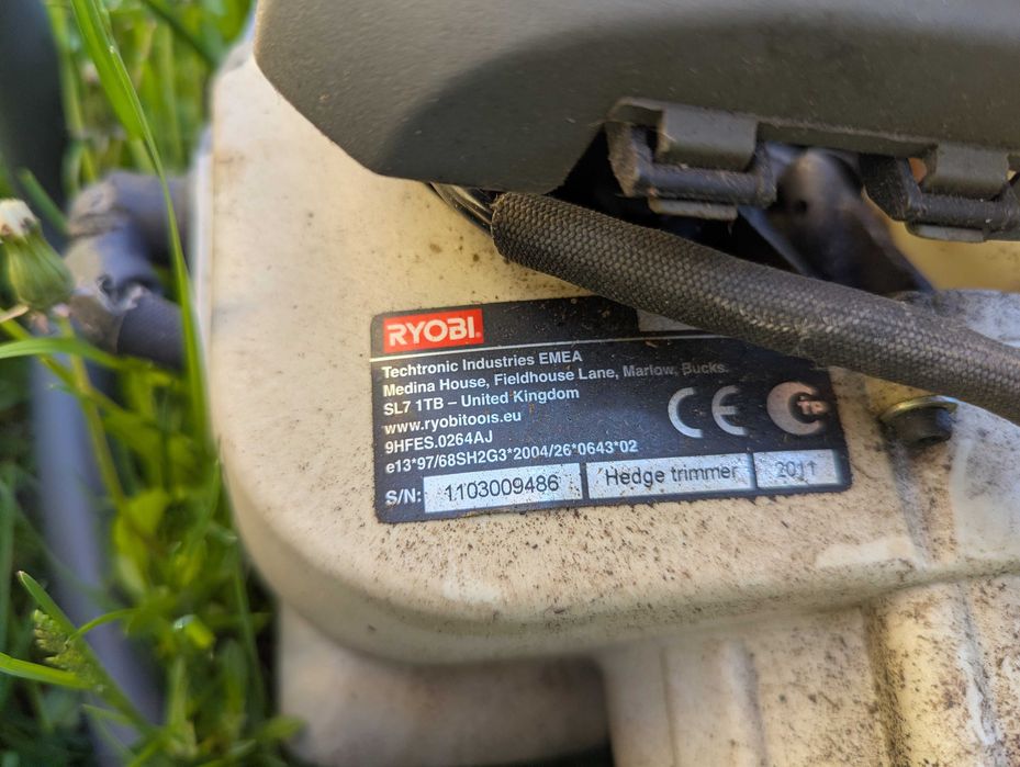 Foarfeca pentru taiat gard viu , trimmer Ryobi