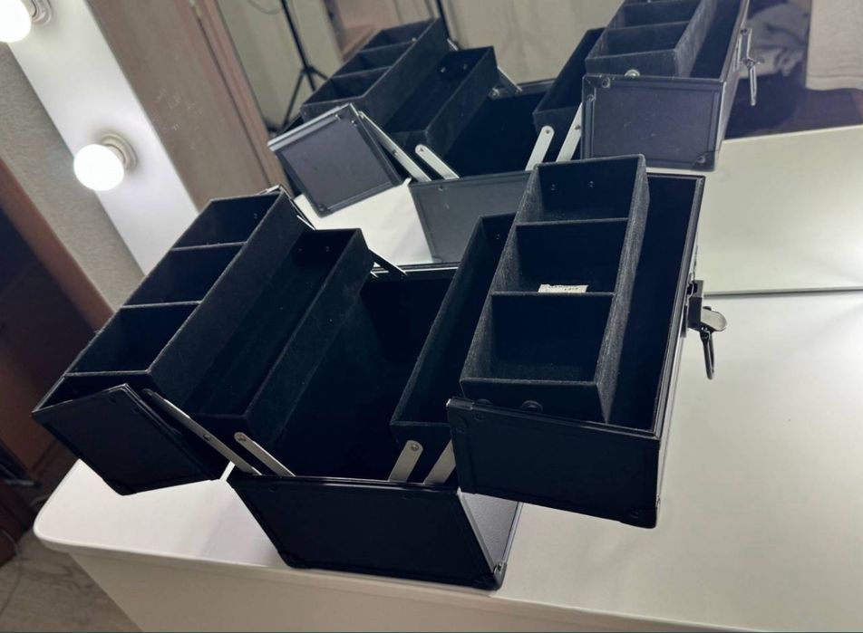 Чемодан косметический