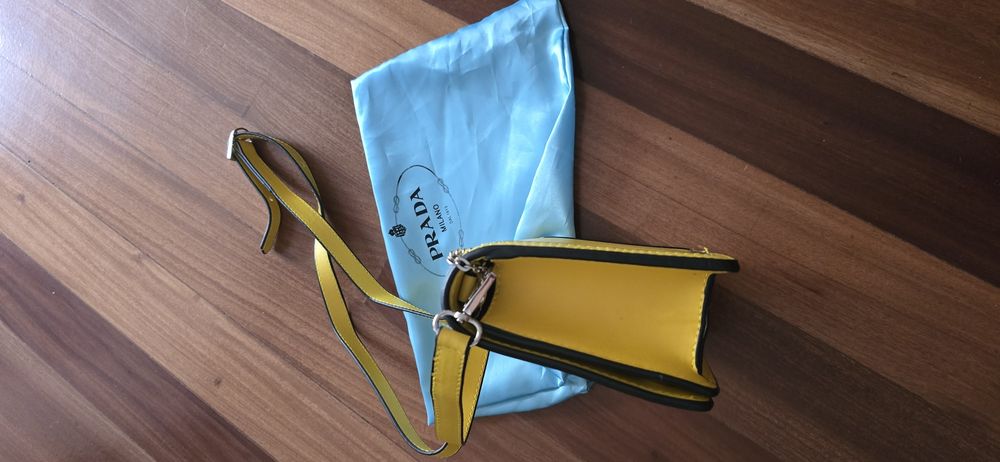 Prada geanta piele, galbena