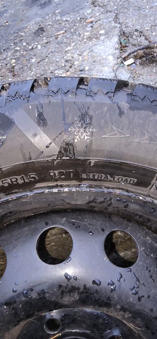 Jante cu caucuicuri ca noi.185/65/R15 de logan