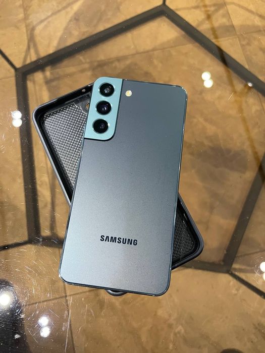 Продаётся Samsung S22 В ИДЕАЛЬНОМ СОСТОЯНИИ.