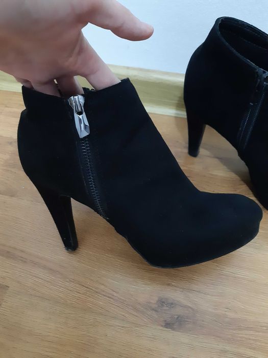 Botine cu toc. Femei marimea 37, negre