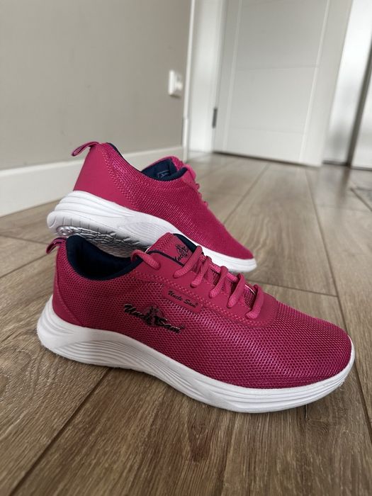 Кроссовки покупала в Турции