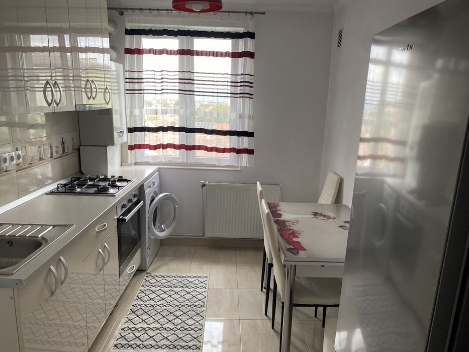 Inchiriez apartament