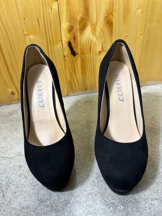 Продам вечерние туфли на каблуке, чёрные