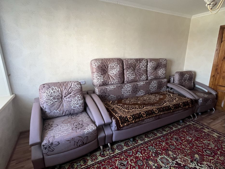 Продам диван с креслами