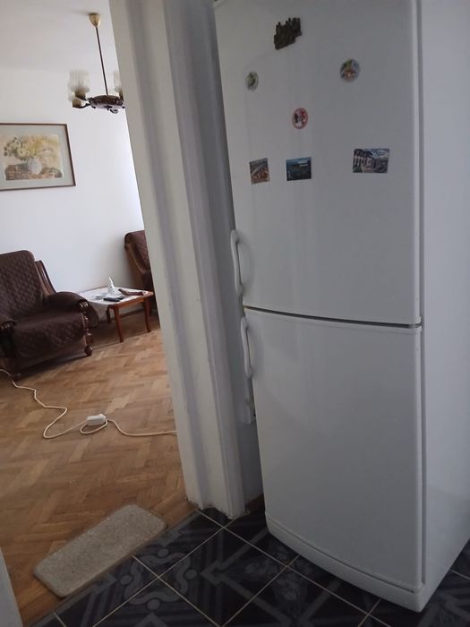 Ocazie! De inchiriat apartament cu doua camere ,central.