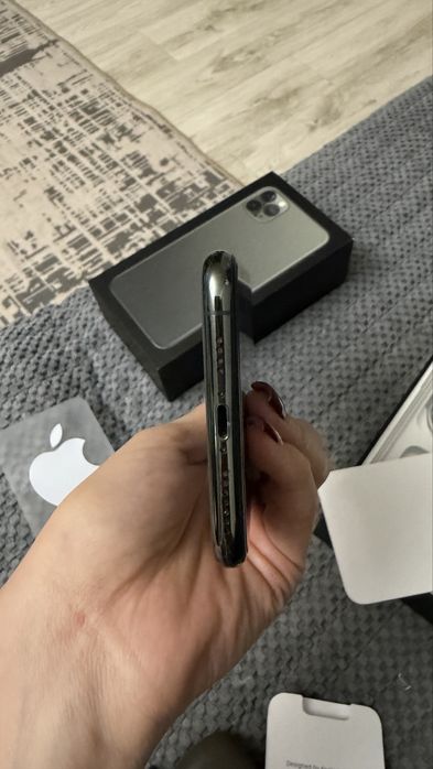 Продам iPhone 11 pro max 64 gb