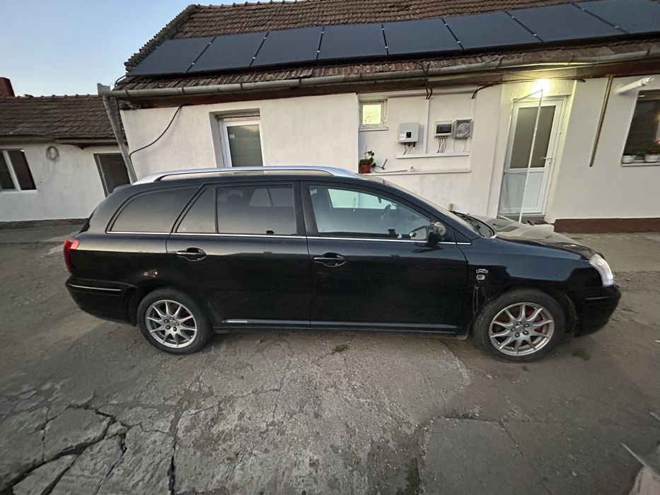 Se vinde Toyota Avensis 2.0 D-4D Combi, an 2004, motor diesel 2.0, 116 CP, cutie manuală, cu 265.145 km reali.