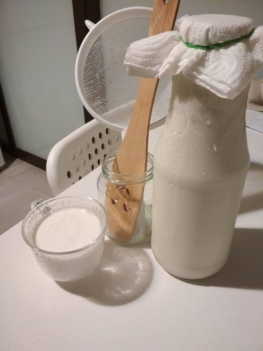 Vând kefir natural 25 lei litrul