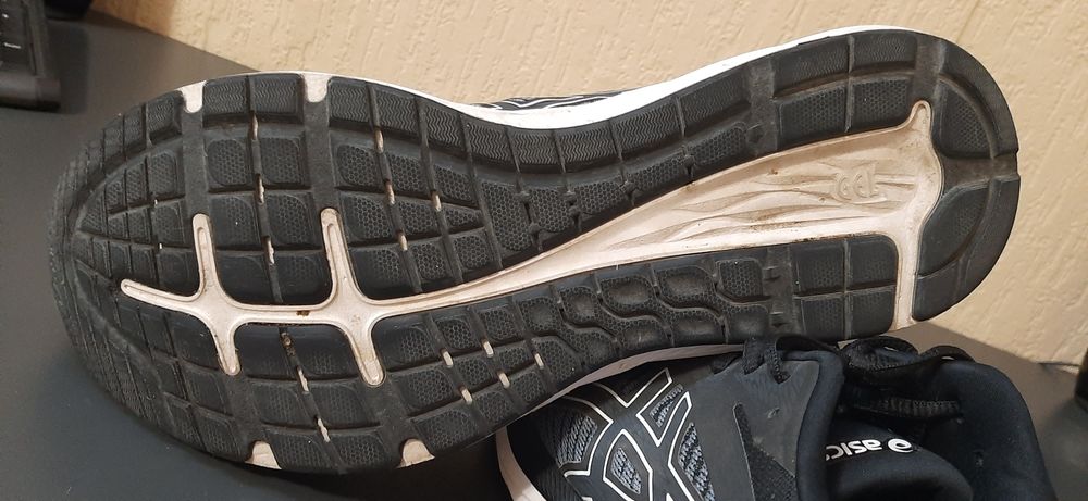 Маратонки Asics 44 номер
