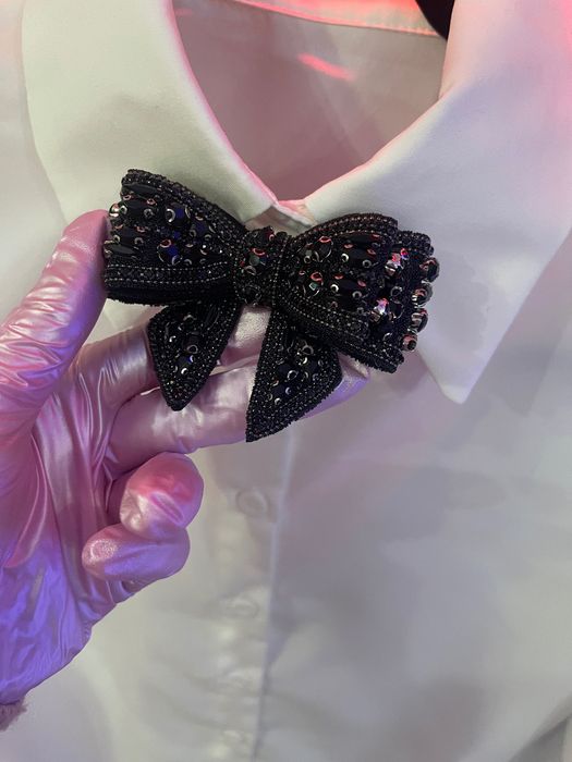 Елегантни бели ризи