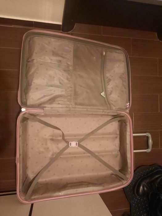 Troler mare geamantan