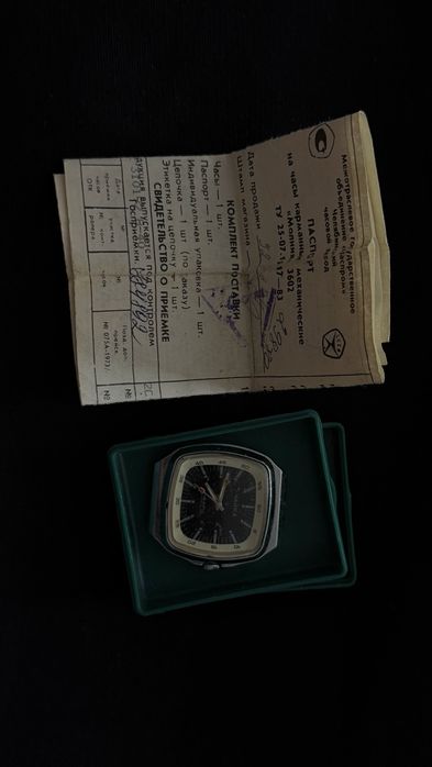 Монеты ЧАСЫ Значки