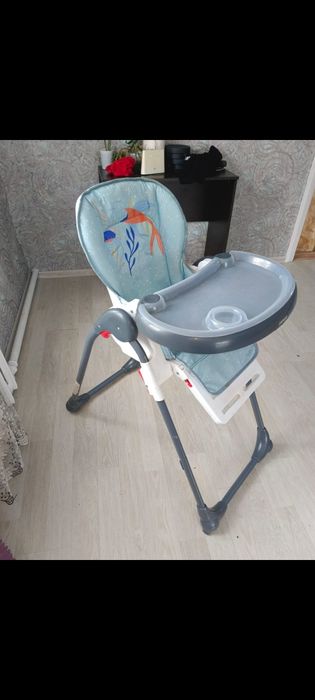 Продам стульчик для кормления, и коляску прогулочную.