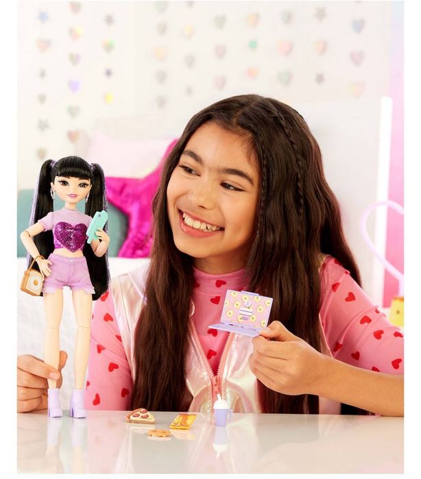 Barbie Dream Besties Doll & Accessories — Renee
