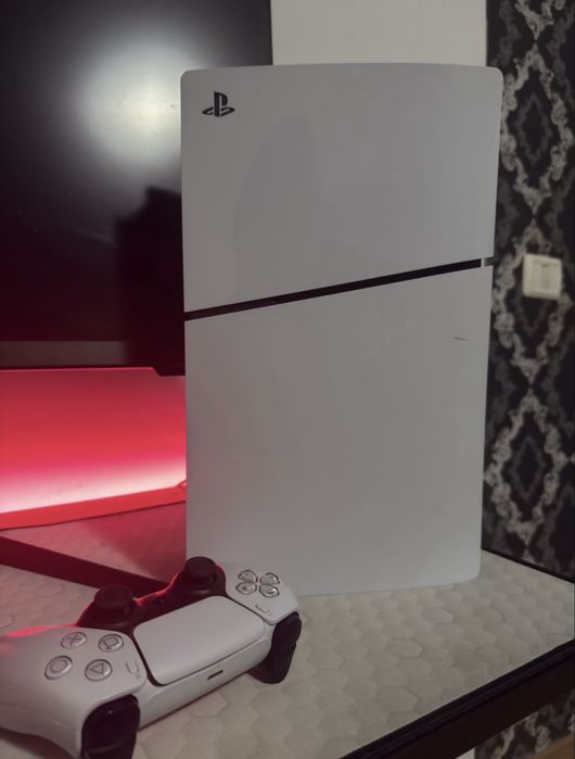 Vand ps 5 nu are absolut nici un defect se prezinta foarte bine