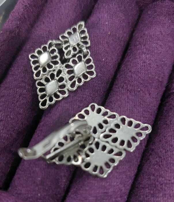 Продаются серебряные серьги