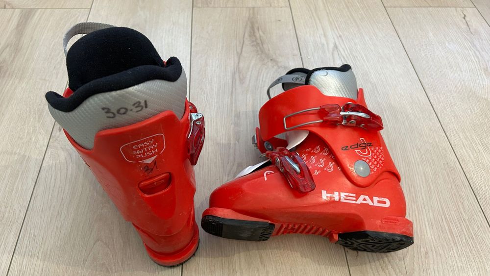 Vând Schiuri + clăpari de copii