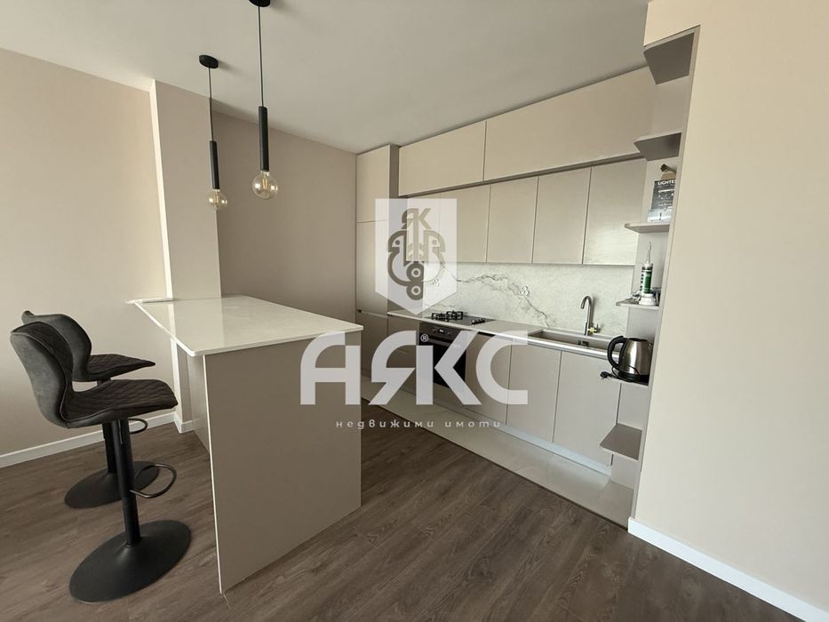 Дава се под наем Тристаен апартамент в София, Студентски град - 123 кв.м за 918 € - Снимка #1