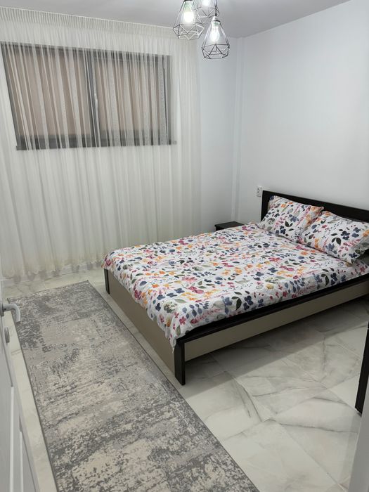 Inchirez apartament cu 2 camere la parter