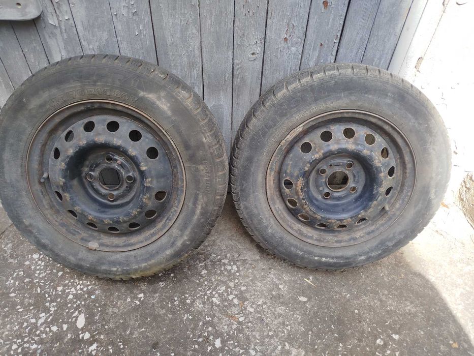 Комплект от две гуми с железни джанти 14''